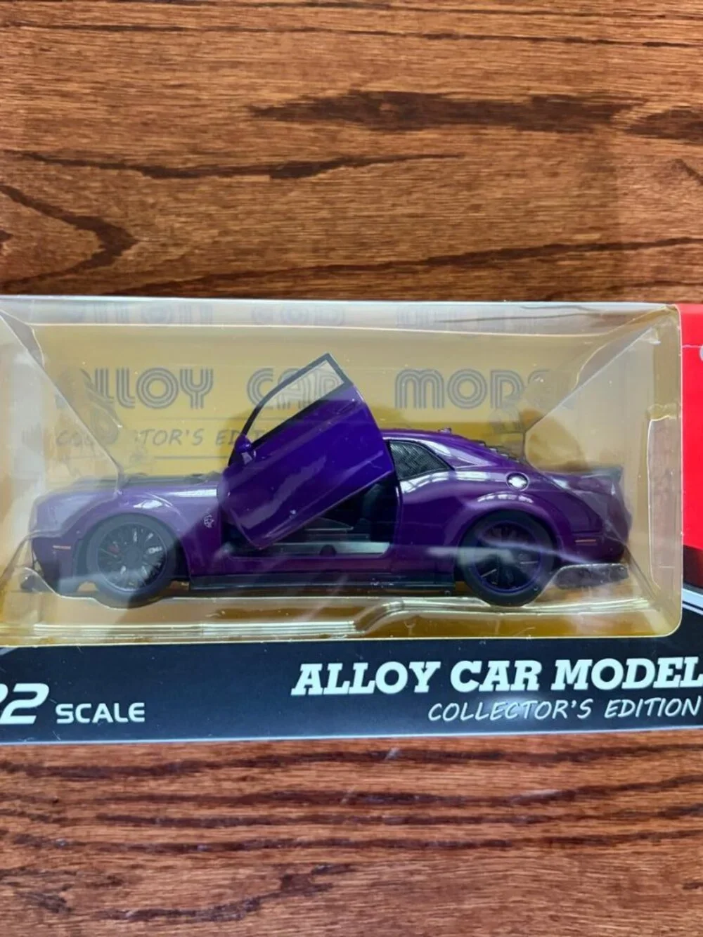 Delicate Collector's Edition Alloy Car Model 1:32 Scale Purple New in Box
